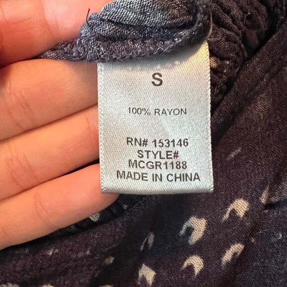 Dual nature purple patterned romper. Size small‎ - Picture 7 of 11